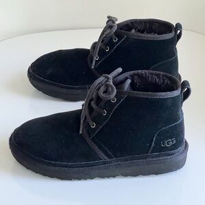 UGG Kids' Neumel II Boot Black Suede Cozy Lace-Up Winter Boots Boys Girls Size 5